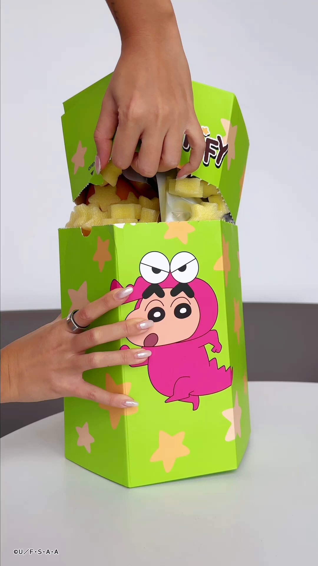 CASETiFY チョコビクッション クレヨンしんちゃん CASETiFY チョコビクッション クレヨンしんちゃん CASETiFY