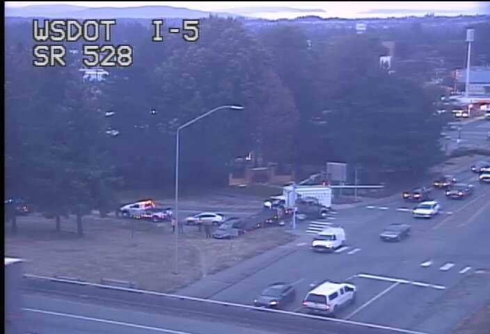 क्लीयर: SR 528 से NB I-5 रैंप पर टकराव ने मंजूरी