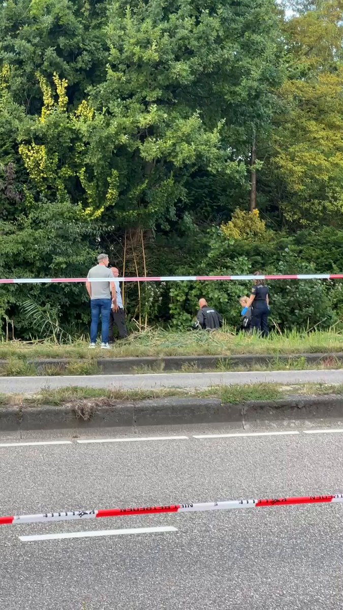 Politie doet sporenonderzoek na vondst vermoord meisje