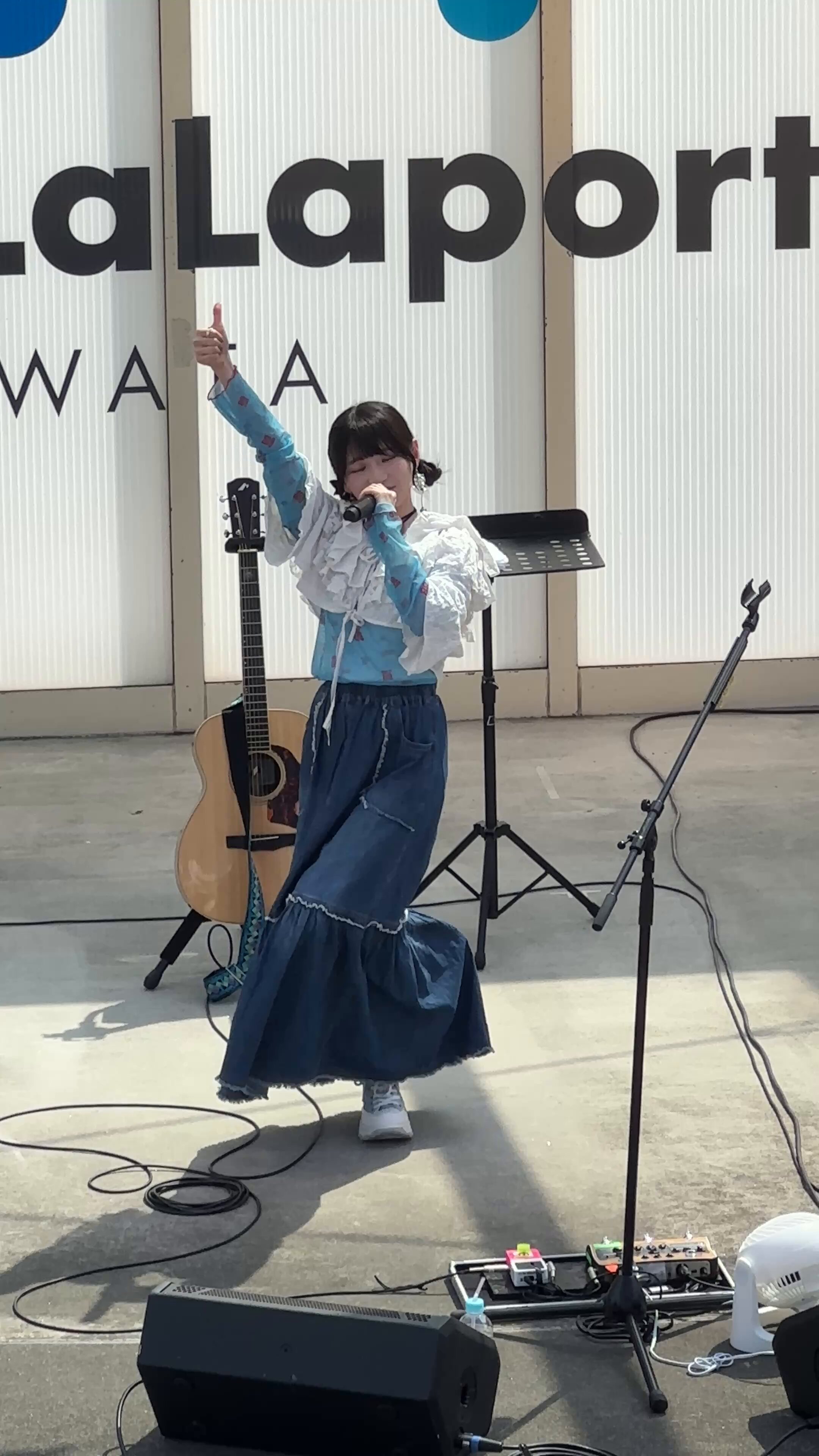 H*D様 フォトカード　 青木陽菜　直筆サイン　紙飛行機 オークション　3000 チェキ風フォトカード 青木陽菜 直筆サイン - メルカリ