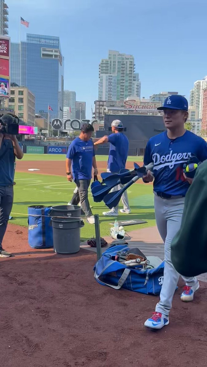 ドジャース　パドレス　ペナント Enjoy Dodger Blue in Tokyo, at the DODGERS EXPERIENCE