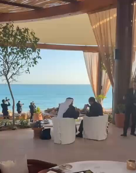 في جلسة ودية.. الرئيس السيسي والشيخ محمد بن زايد يتشاركان الإفطار في مدينة العلمين الجديدة 