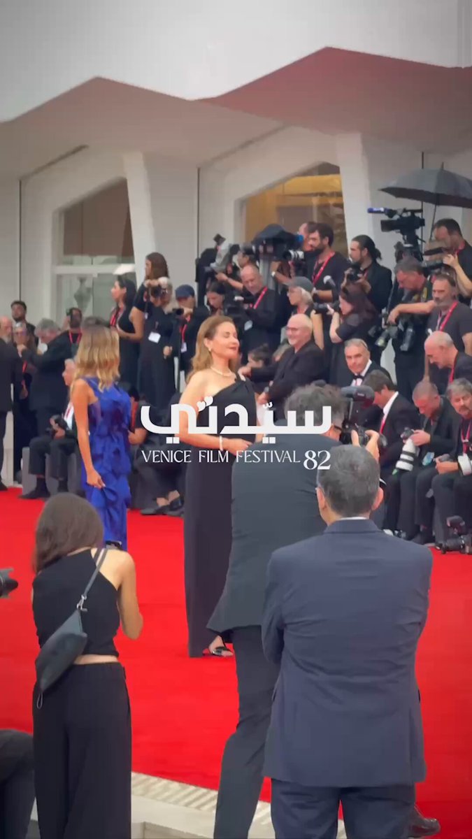 ريا أبي راشد من السجادة الحمراء لحفل افتتاح الدورة 82 من مهرجان فينيسيا السينمائي #سيدتي_في_فينيسيا 