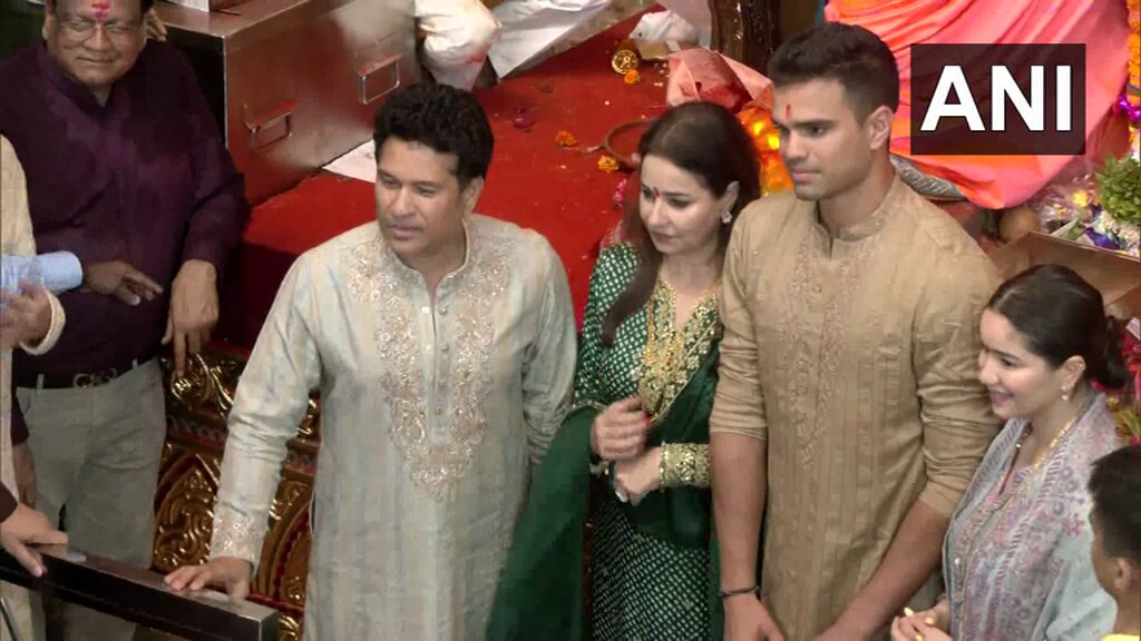 Sachin Tendulkar & his family Picture
