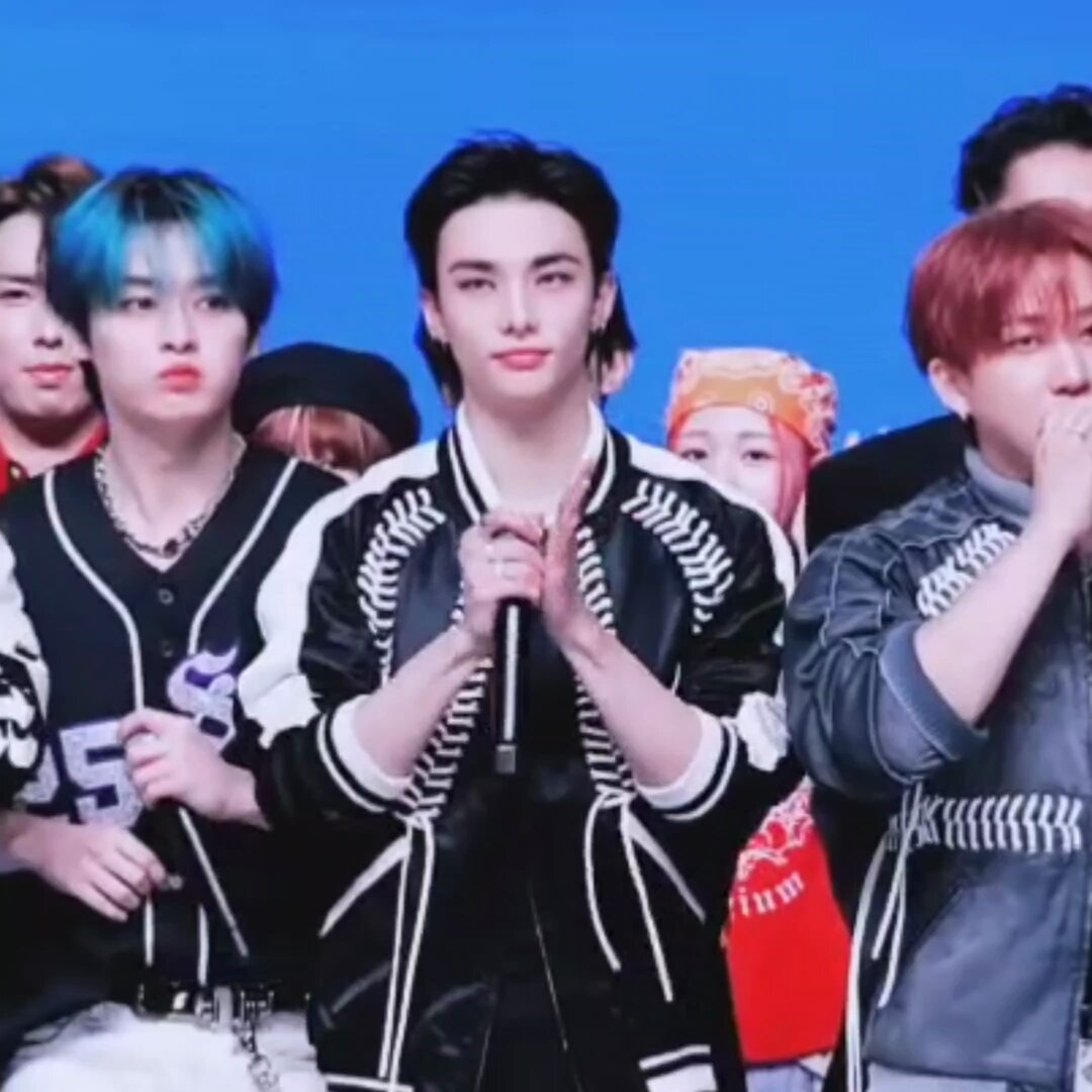 HyunjinxVersace 4th gen IT BOY🍀❣️ (@HyunjinsSunflo1) / X