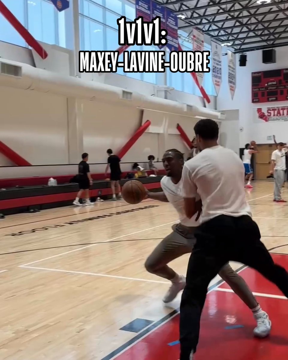 Putting in that offseason work 💪

Tyrese Maxey, Zach LaVine, and Kelly Oubre Jr. with some 1v1 action! 

@DrewHanlen 