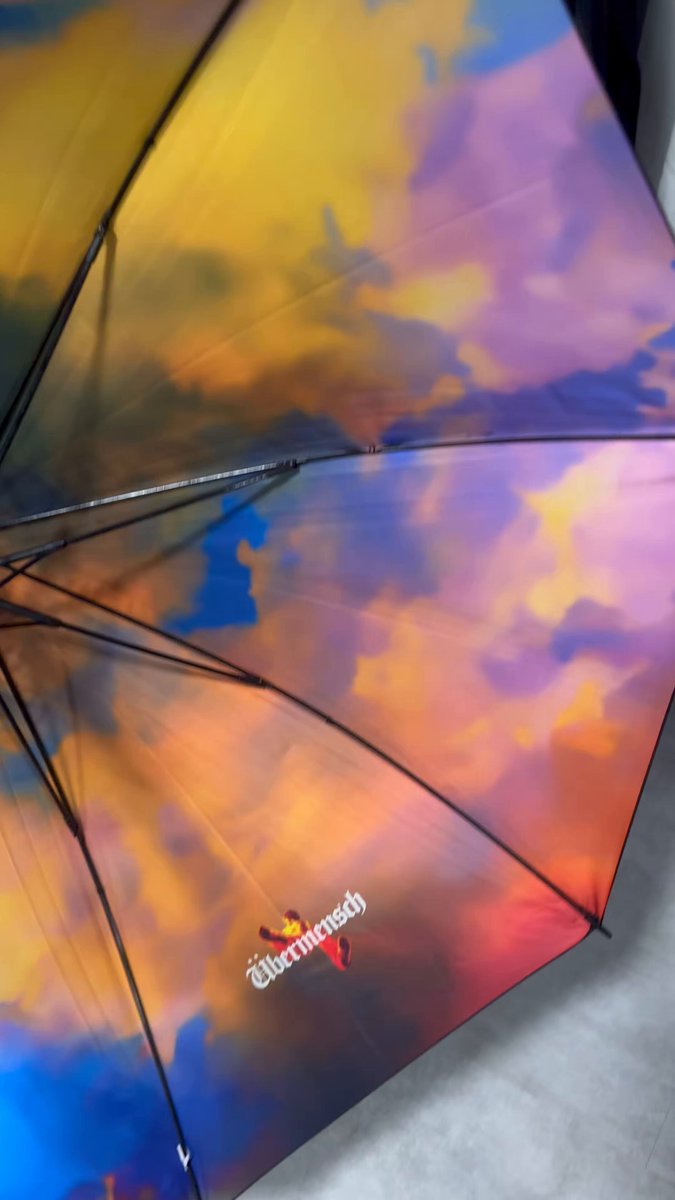 ジヨンの傘こんな感じです！！！ #GDRAGON #GD #Übermensch #GDRAGON展