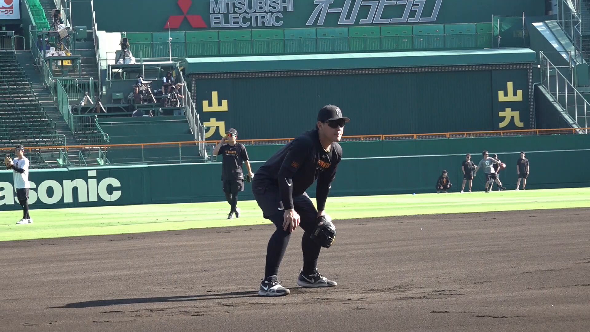 阪神VS巨人 5/27(土)通路真横 ブリーズ8段 2枚 8月1日(木) 阪神 vs 巨人 甲子園球場 ブリーズシート ペア 100周年