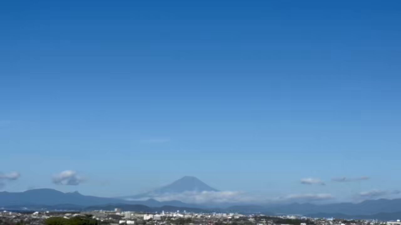 マウンテン All we need is mountain breeze and tall trees . Everyday