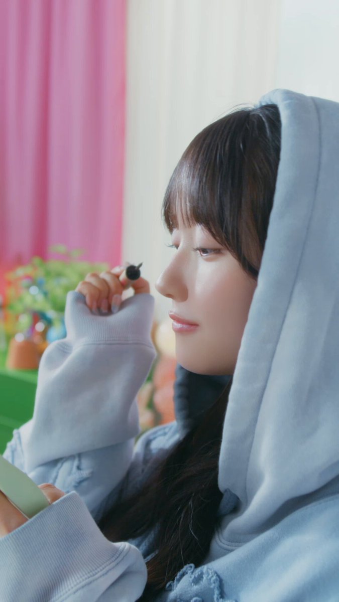 【新品未使用】エマーキット×4本 CUTIE STREETがまつ毛美容液「EMAKED」の公式アンバサダーに就任