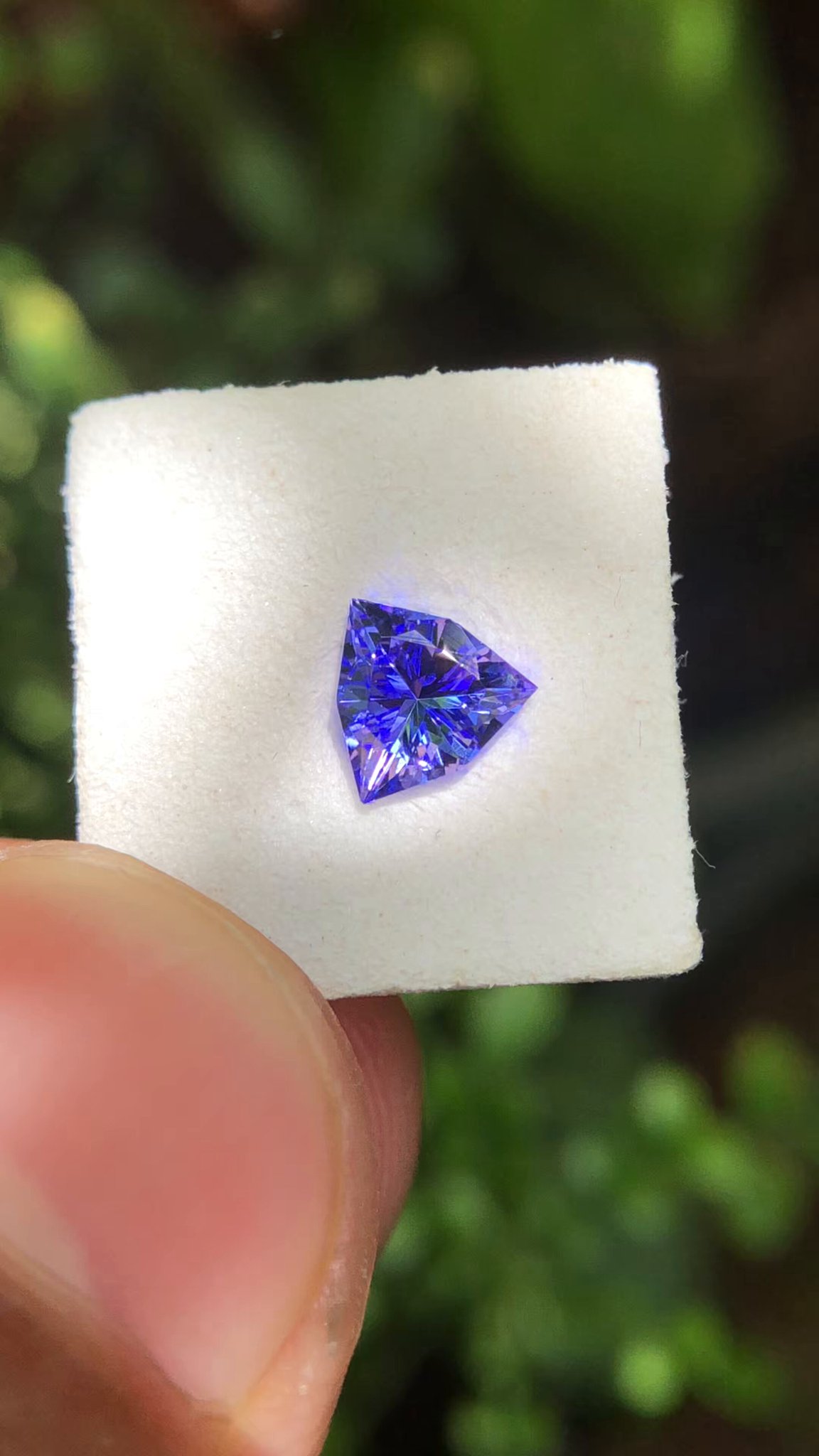 高品質-片耳【天然タンザナイト】6mm トリリアントカット