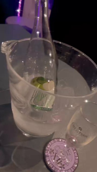 WHITE KINGDOM《池袋メンズコンカフェ》のツイート
