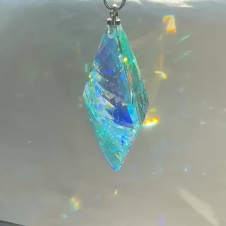 🌈💎光とガラスのコラボ 虹の結晶 モナジー工房 (@fergusonite) / X