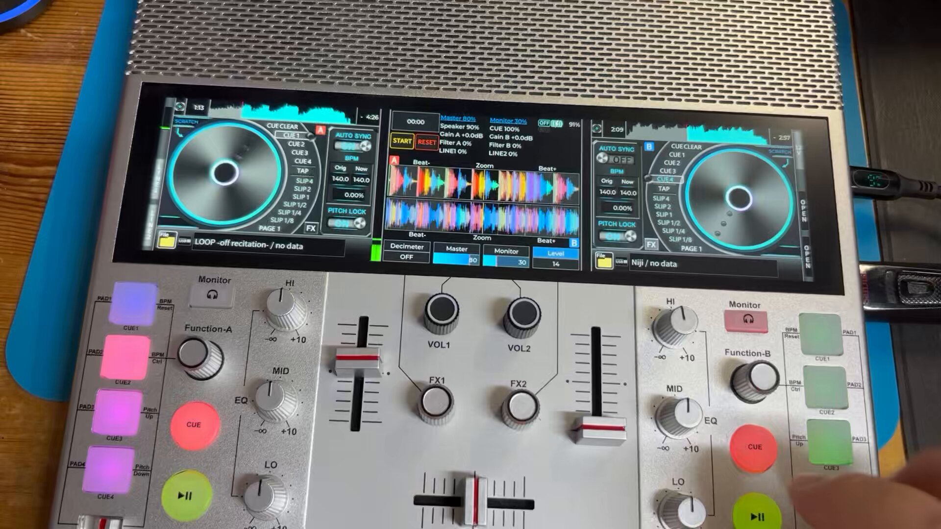 FJ1 DJコントローラー 本体 A4サイズのポータブルDJシステム「FJ1」を細かく見て、裏話も