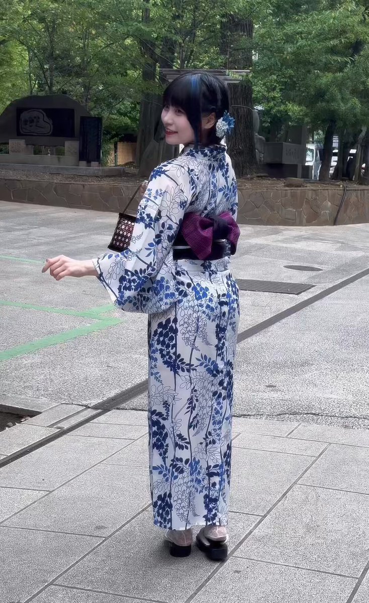 ののさま確認ページ♡ 木蓮に蝶#蔓見切り