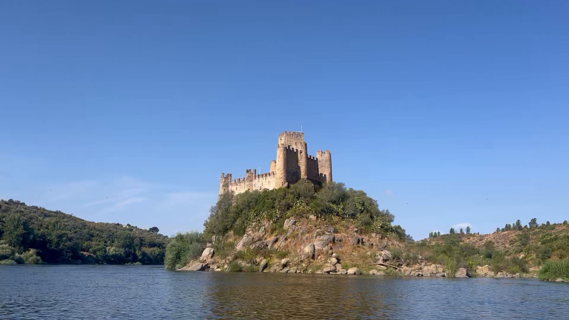 洋書・写真集「城に住む」LIVING IN A CASTLE Minecraft: How to Build a Cute Castle! Inspired by Spy x