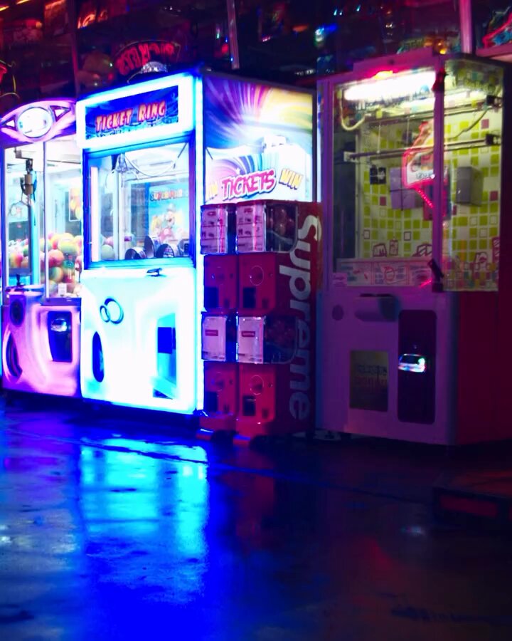 Supreme x Bandai ガシャポンマシンが今週土曜より国内店舗でも設置