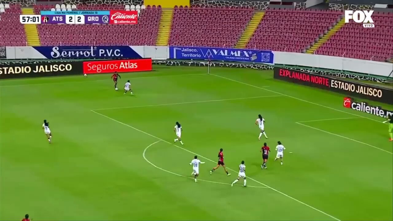  🔴⚫ 3-2🐓¡EL TERCERO ROJINEGRO! Brenda Ceren en un disparo de media distancia desempata, momentáneamente, el partido. 🔥🔥#NuestroFutFem