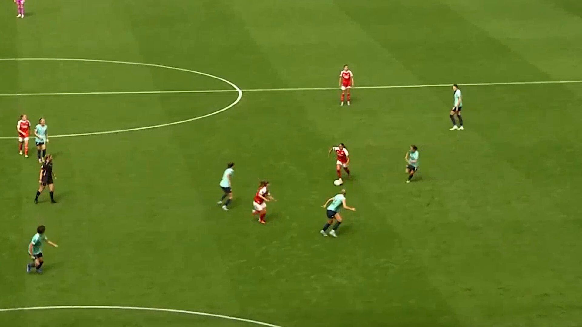OLIVIA SMITH, TAKE A BOW 🤯The @ArsenalWFC record signing with one of the BEST debut goals you will see 