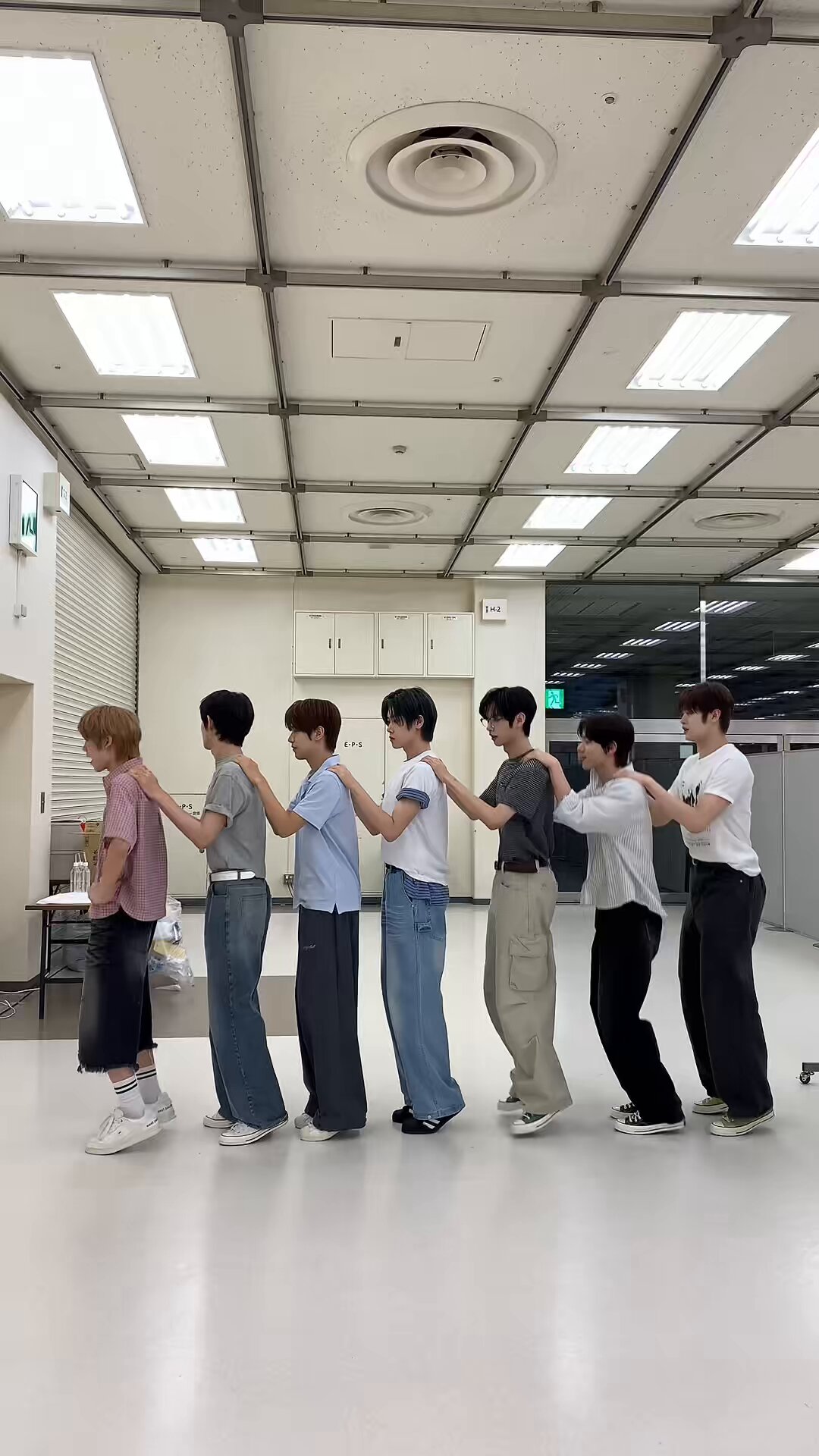 close your eyesクルユア 特典会 東京 マージンシャン2ショット close your eyesクルユア 特典会 東京 マージンシャン2ショット
