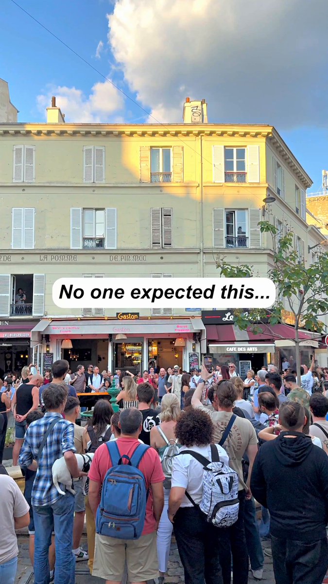 In these troubled political times in France, philosopher @Halpern_G rightfully cites Aristotle: "Politicians should foster friendship in society." Pianist @itsjuliencohen did just that with an epic Bohemian Rhapsody flashmob in Paris. Thanks for this amazing moment of unity! 🙌