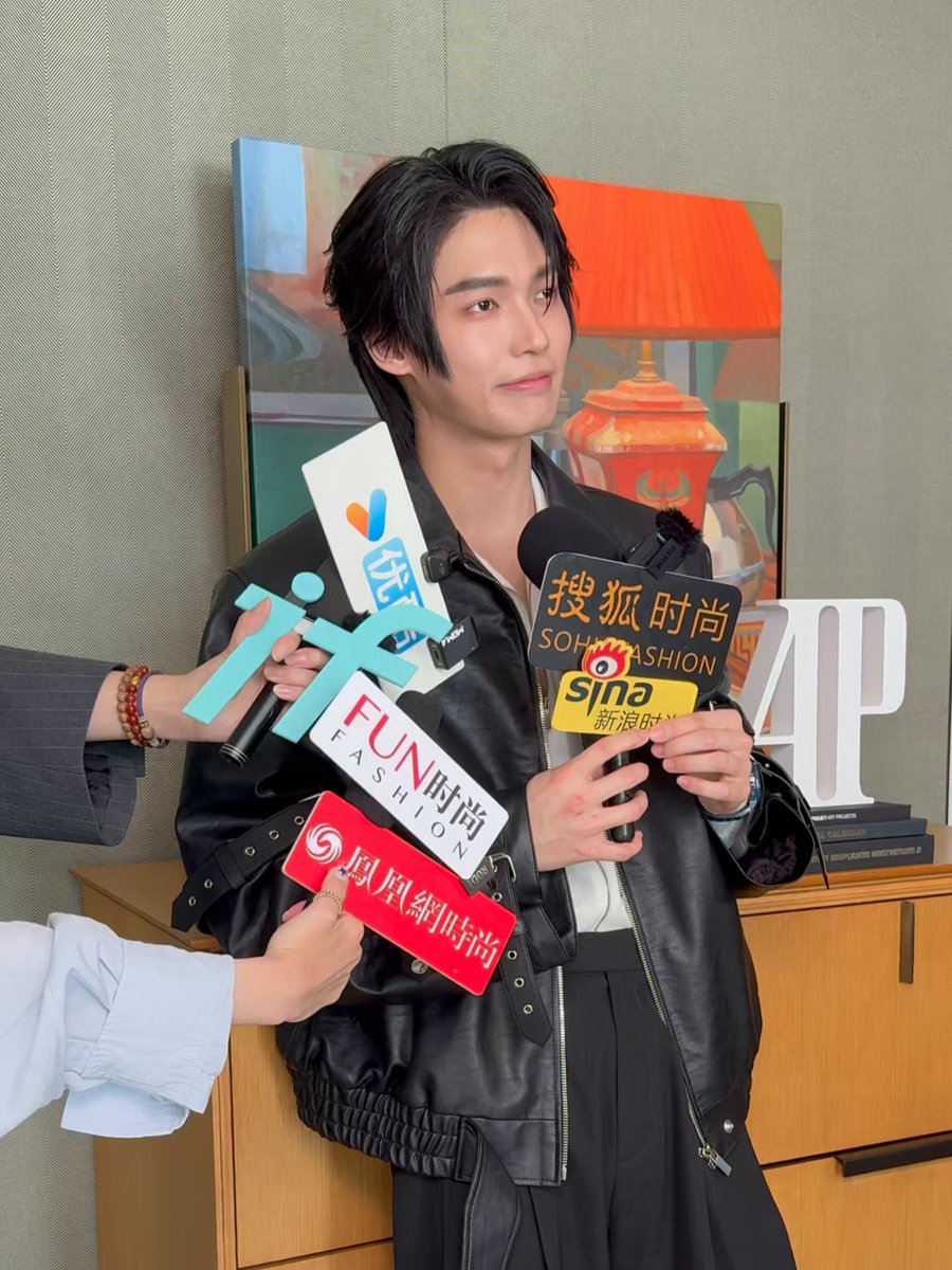 6日間限定値下げ★GMMTV WIN HOLIDATE FANCON トレーナー o1024102415402997638.jpg