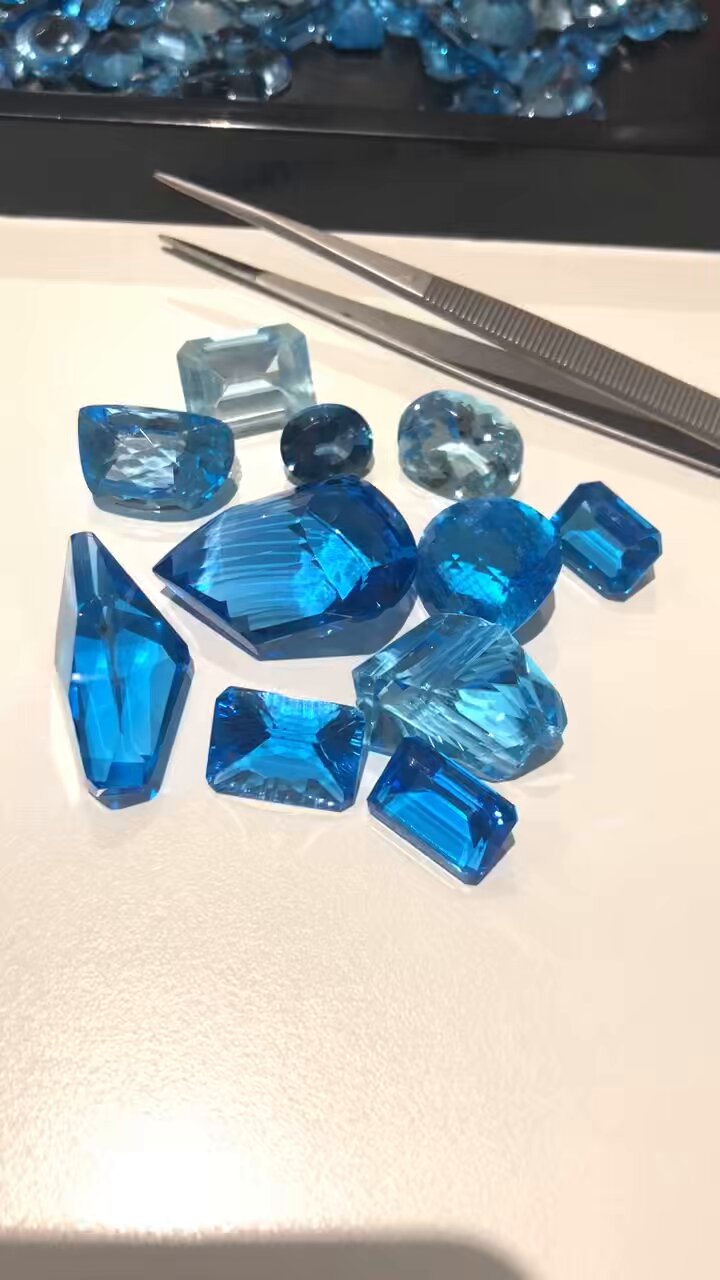 おまとめ専用♡ 宝石質スイスブルートパーズ サファイア カンチェンジュンガ水晶 ゴールドシーンサファイア(宝石名シーン・サファイア)ケニア産