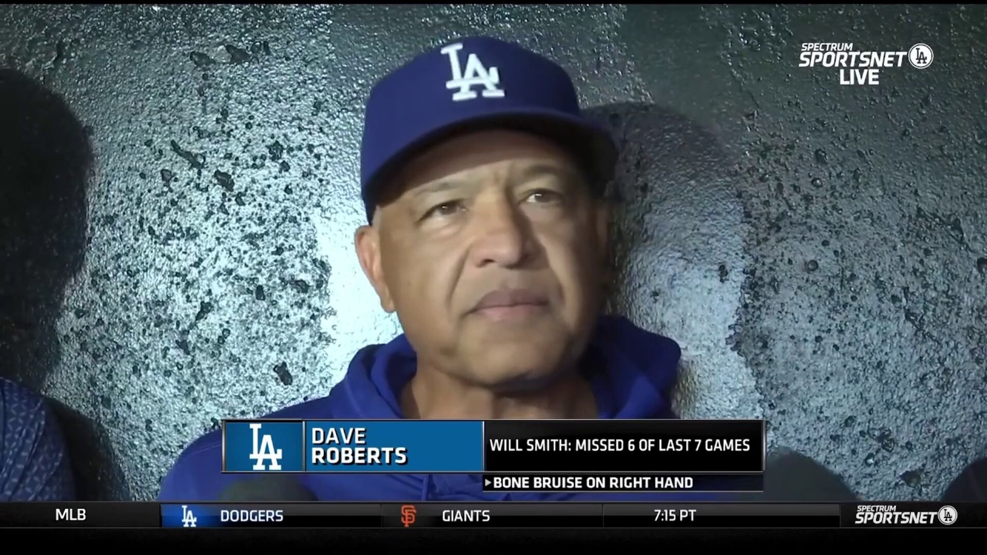 ドジャース Dave Roberts デイブ・ロバーツ監督　ボブルヘッド　未開封 4/26特典 ドジャース ロバーツ監督ボブルヘッド人形 - メルカリ