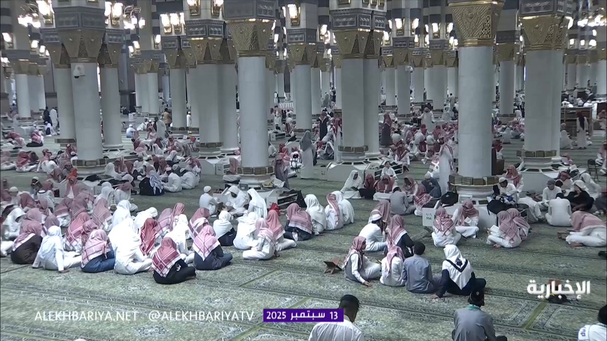 الحرمان الشريفان.. منارتا علم ونور. مشهد من المسجد النبوي يجسد عظمة التربية القرآنية في صناعة جيل المستقبل وإضاءة حياته بنور كتاب الله #الإخبارية 