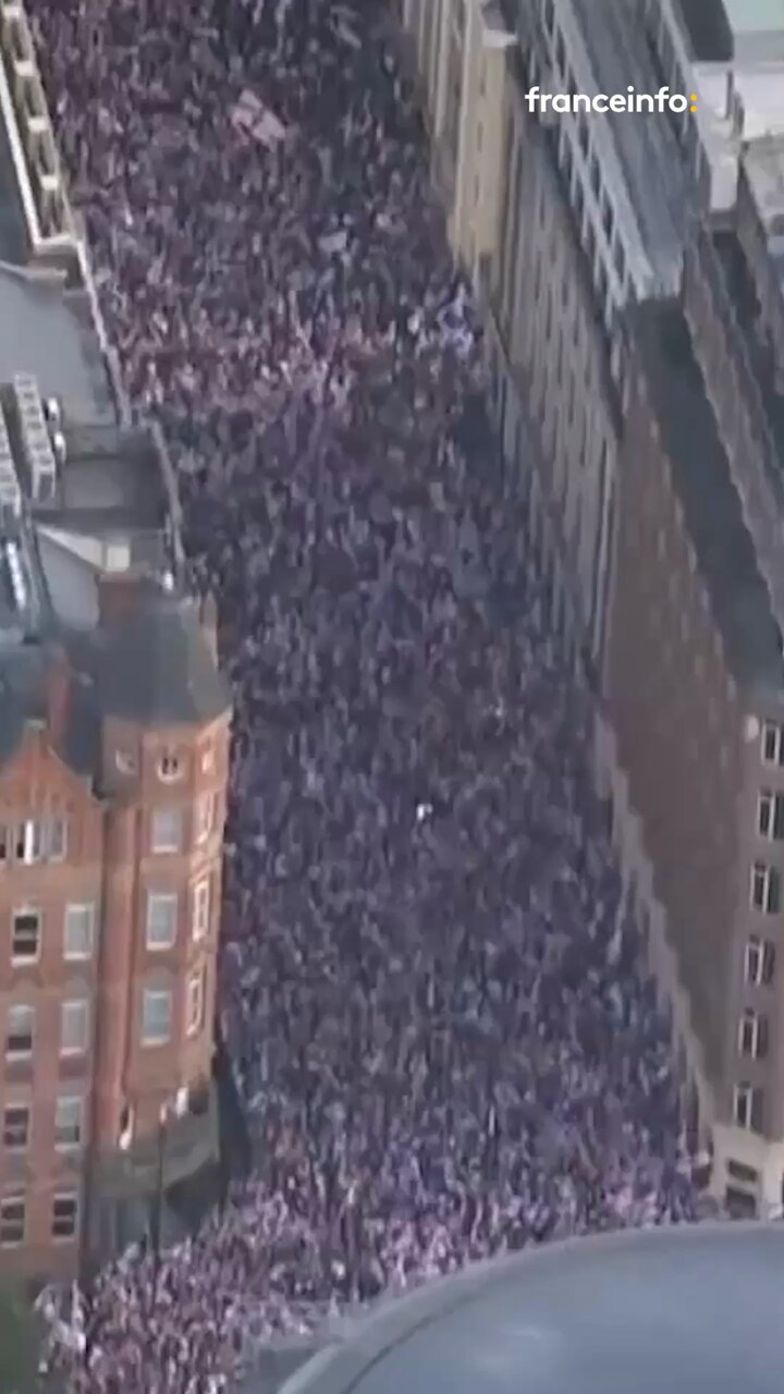 franceinfo on X: "À Londres, une manifestation massive contre l'immigration  a eu lieu samedi 13 septembre. Elle a rassemblé plus de 110 000 personnes.  Une initiative de Tommy Robinson, figure de l'extrême
