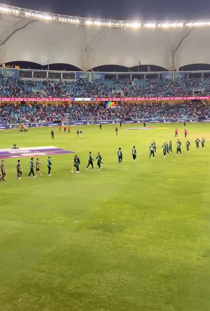 The Pakistani jokers kept waiting Picture