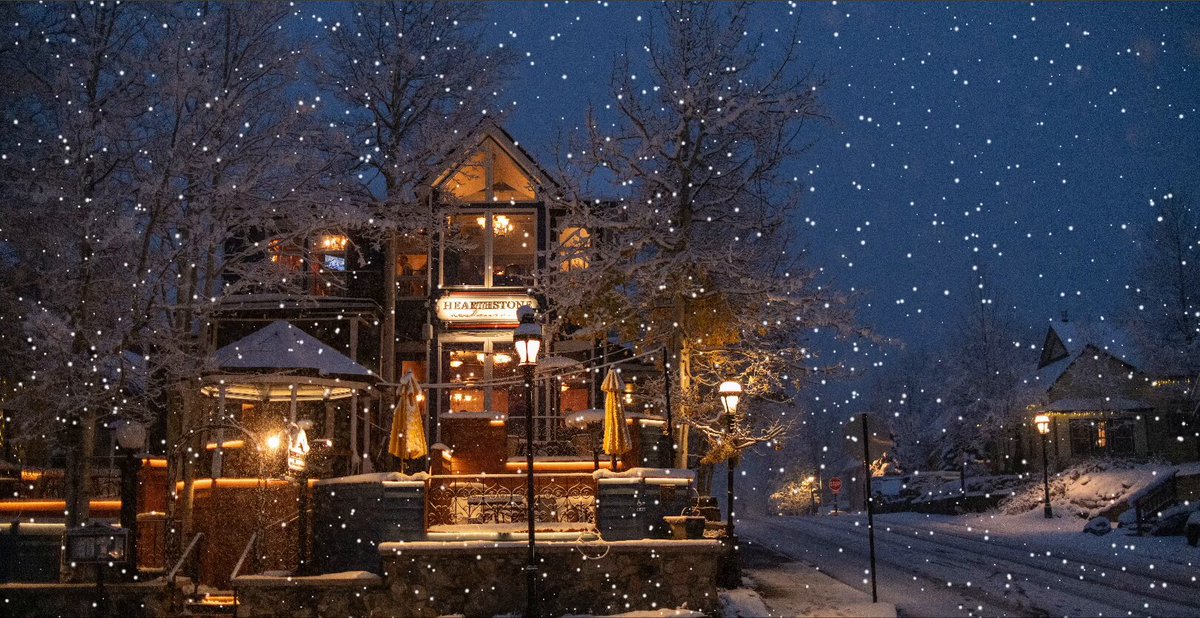 Image for the Tweet beginning: 大量の粒子の表現できる。「ParticleJS」。紙吹雪、雪、幾何学模様も演出可能。粒子の密度、数、ちらばめ方等の設定ができる。
これの改良版のライブラリもあるみたいですが…

#アニメーション #デイトラ 