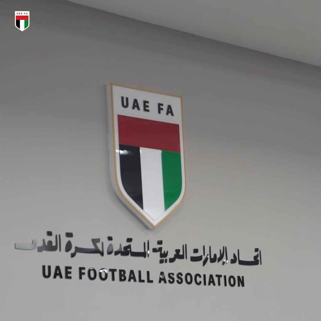ماسيمو بوساكا مدير إدارة الحكام في الاتحاد الدولي لكرة القدم "الفيفا" يشهد الاجتماع الأسبوعي لقضاة الملاعب 