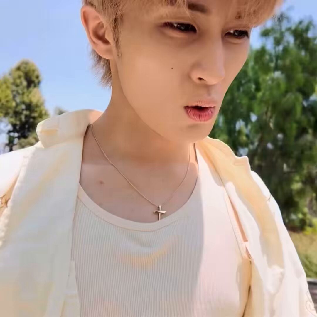K-POP・アジア bari2daichan K-POP・アジア bari2daichan Watch K-Pop Artist B.I Perform