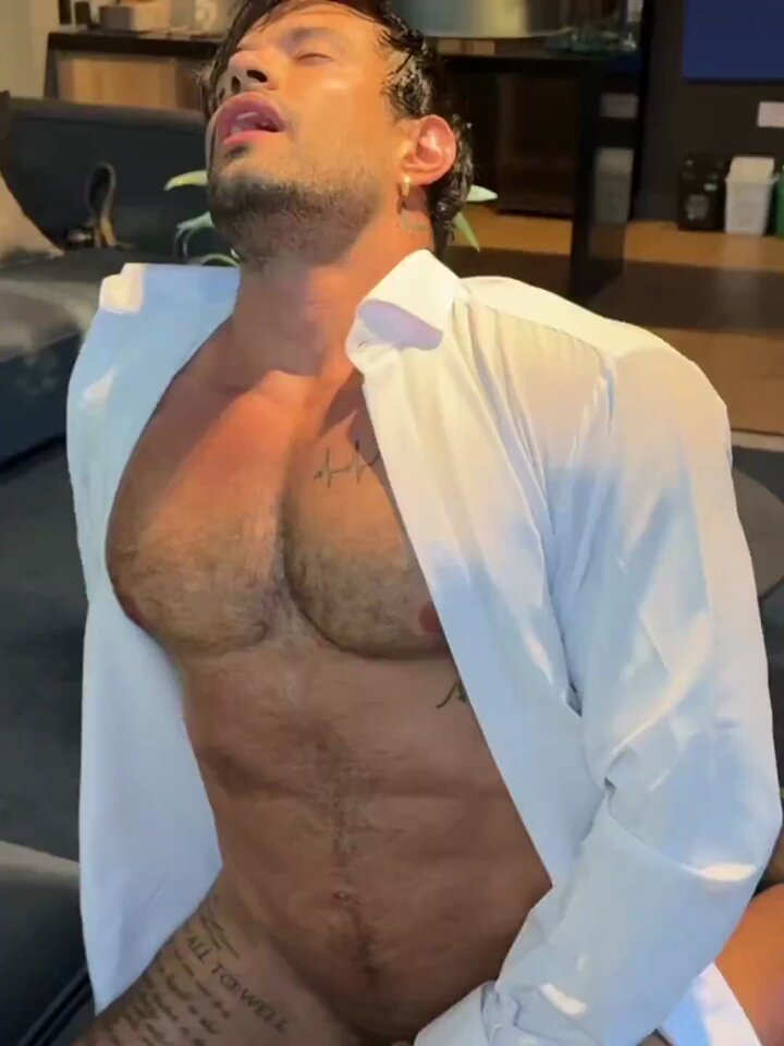 Porno onamning hammomiga kirdi