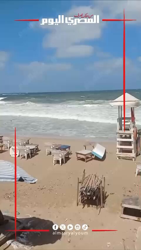 شواطئ الإسكندرية خالية تمامًا بعد إغلاقها للمرة الثانية بسبب سوء الأحوال الجوية. تصوير: آلاء محمود 