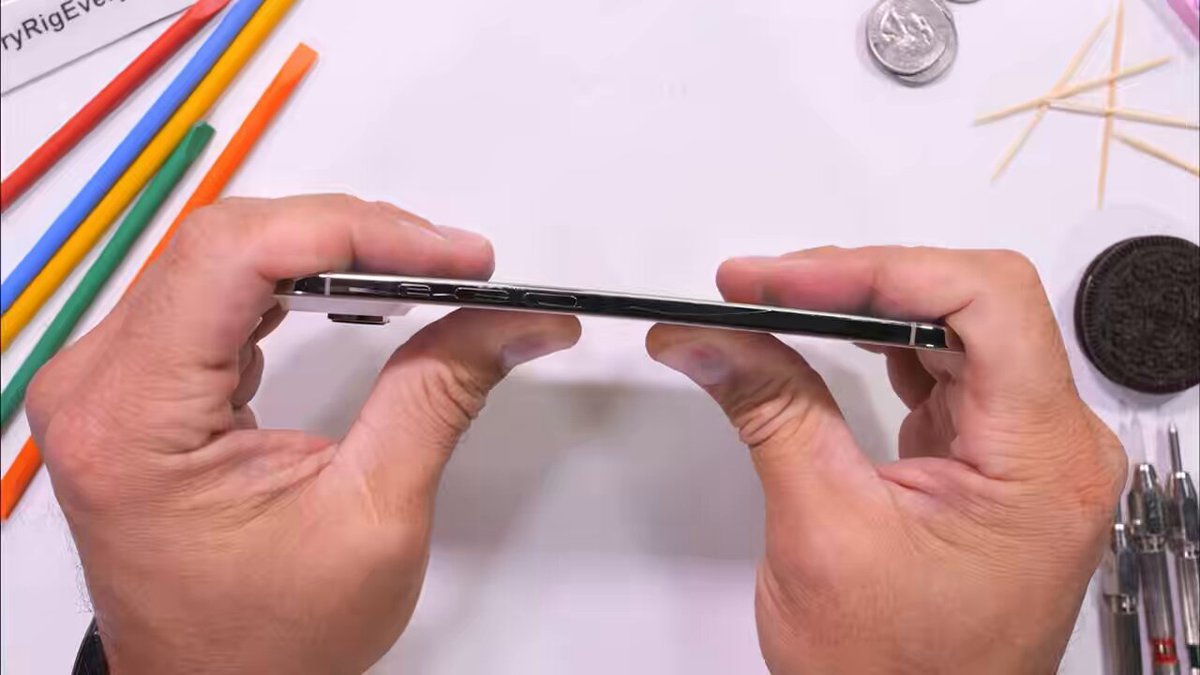 🔵MARKETEVANS: L'iPhone 17 Air di Apple supera il test di durabilità di ZacksJerryRig