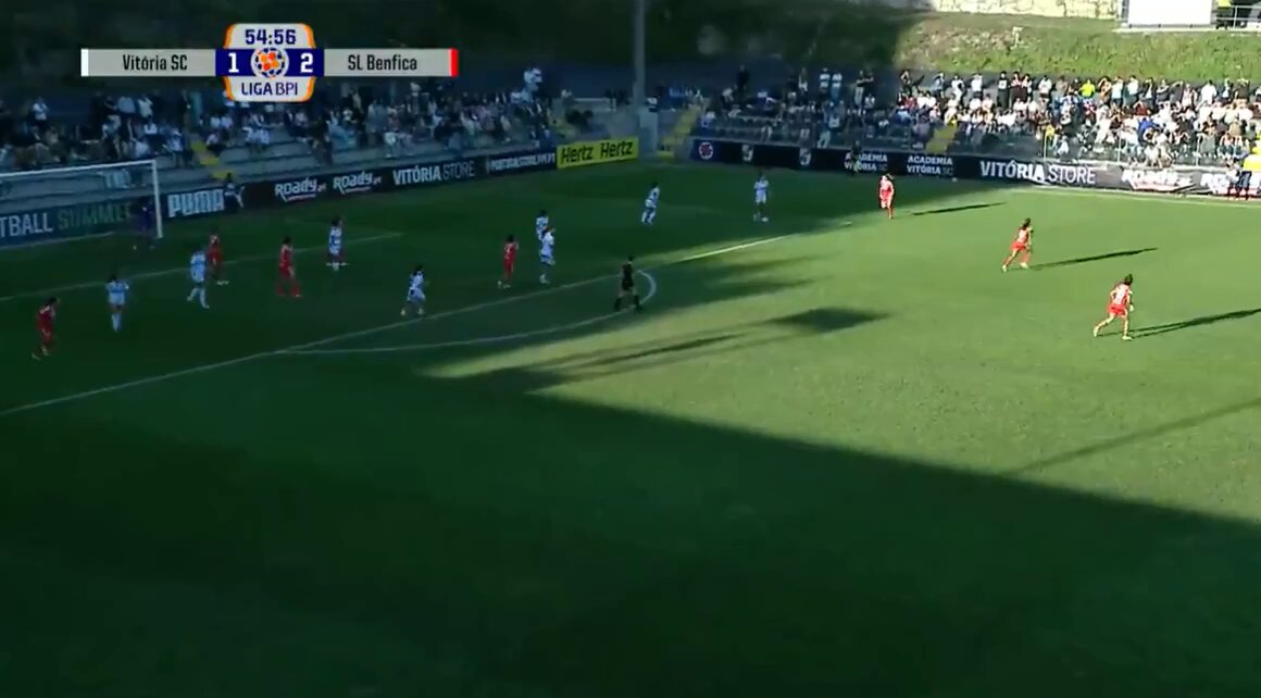 ⚽️ Caroline Møller amplia o marcador. (1-3) 🦅