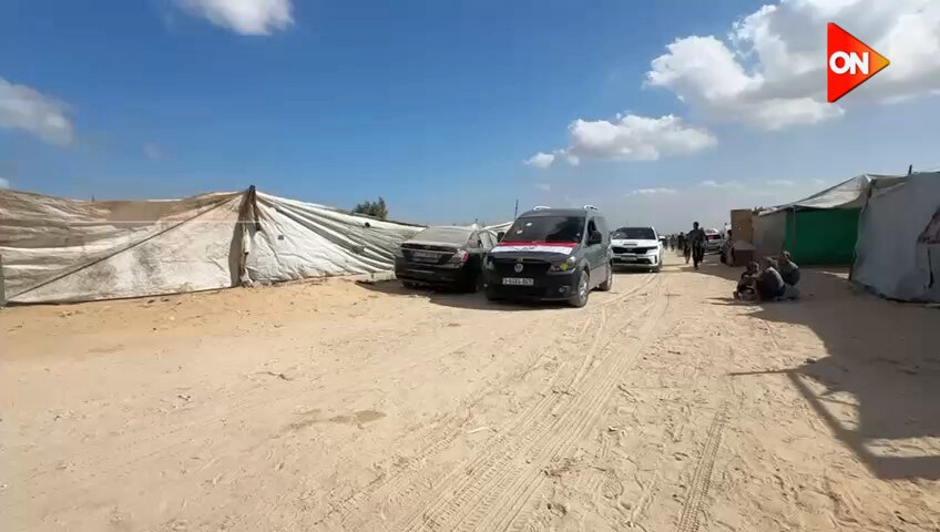 مصر تنتصر للبراءة.. رعاية عاجلة لطفل غزة الذي حمل شقيقه تحت القصف 