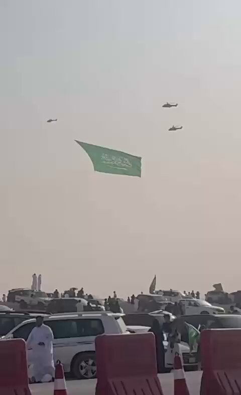 فيديو| شهدت سماء العاصمة الرياض اليوم، عروضاً جوية مبهرة للقوات الجوية الملكية السعودية، ضمن فعاليات الاحتفاء ب اليوم الوطني السعودي 95، بمشاركة عدد من الطائرات المقاتلة الحديثة، في استعراض احترافي لاقى استحسان الحضور.. بدرية ال عمر 