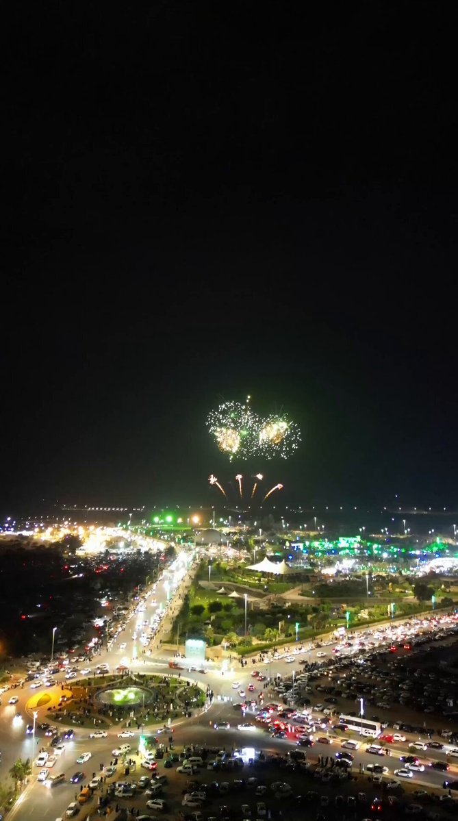 فيديو| الألعاب النارية تزيّن سماء الطائف في اليوم الوطني السعودي 95 عزنا بطبعنا فهد المنصوري 