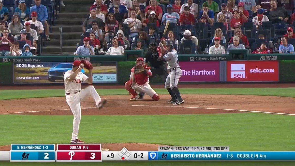 Heriberto Hernández hits a 101 MPH pitch out to tie things in the 9th for the @Marlins! 