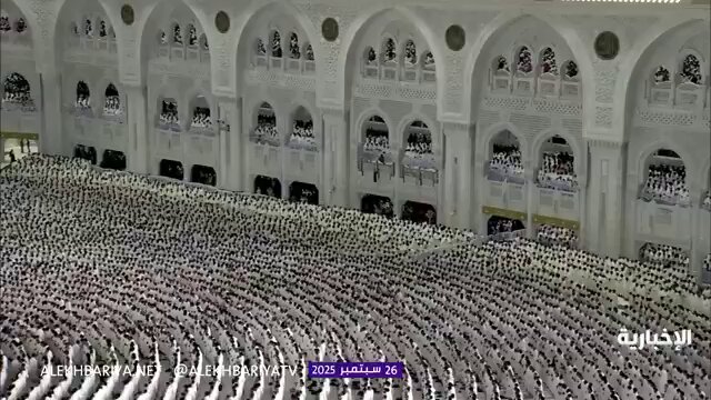 "إن الله وملائكته يصلون على النبي يا أيها الذين آمنوا صلوا عليه وسلموا"... بصوت الشيخ بندر بليلة.. قراءة ندية خاشعة من سورة "الأحزاب" خلال أداء صلاة الفجر في #المسجد_الحرام 
