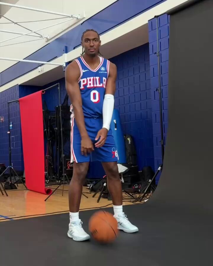 All smiles for @TyreseMaxey in his 6th @sixers Media Day! 