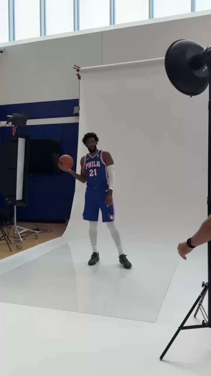Joel Embiid showing off the soccer skills 😮‍💨

📍 @sixers Media Day 