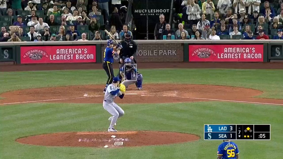 Roki Sasaki strikes out Cal Raleigh with 3 NASTY splitters 😳 