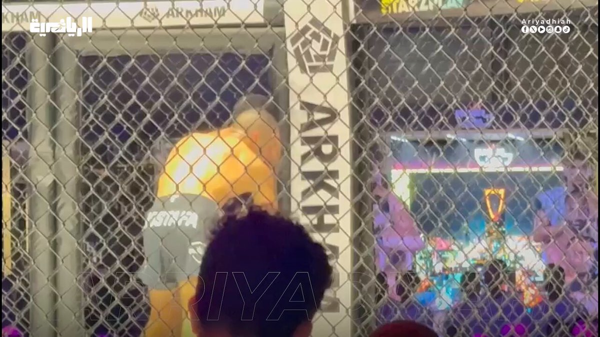تفاعل جماهيري مع السعودي مالك باسهل خلال مواجهته مع المصري أحمد مصطفى 