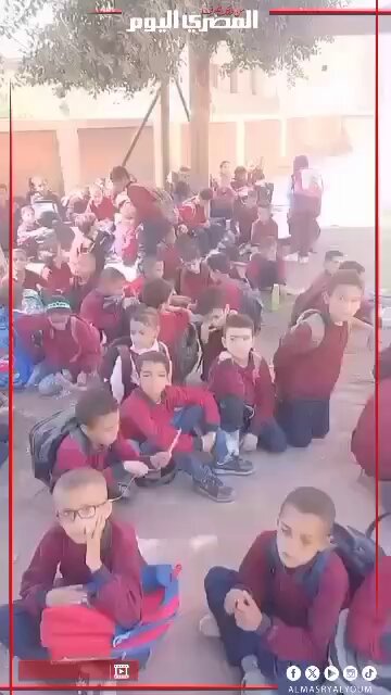 «مدرسة بلا مدرسين واليوم الدراسي في الملعب».. وزير التعليم يتدخل بشكل فوري لحل أزمة عجز المعلمين بمدرسة ابتدائية في المنيا 