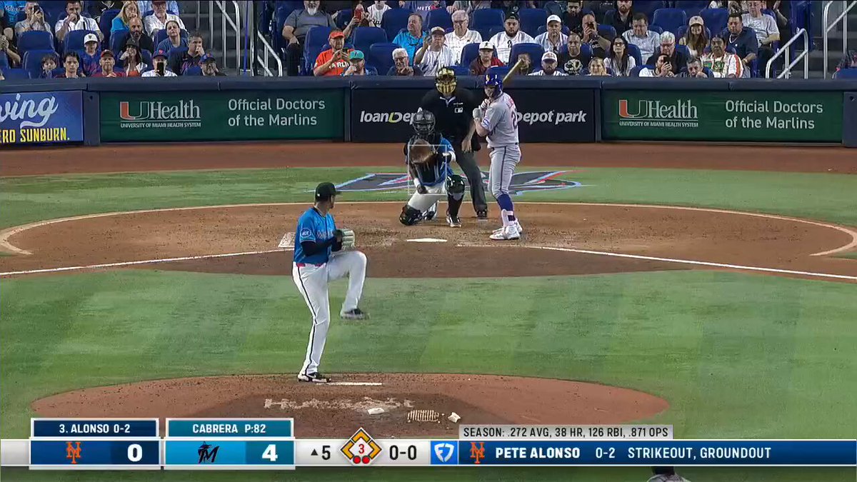 The Marlins get out of the bases loaded jam! 

(via @Marlins)

