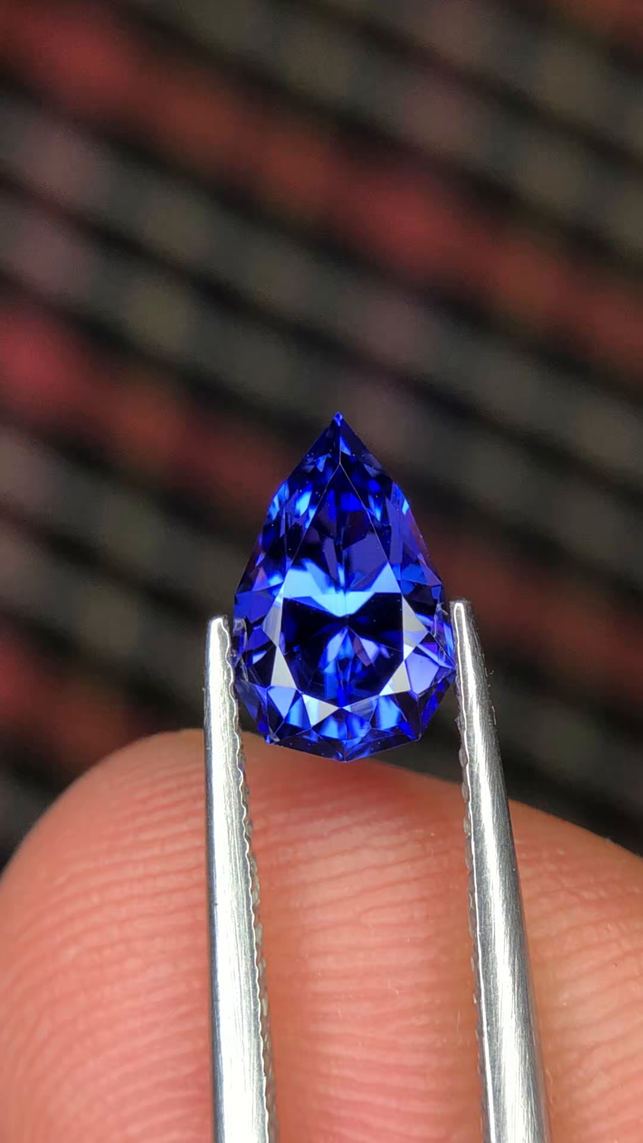 マジェンタ タンザナイト 天然タンザナイト 2.14ct 【美濃色】ペアシェイプ